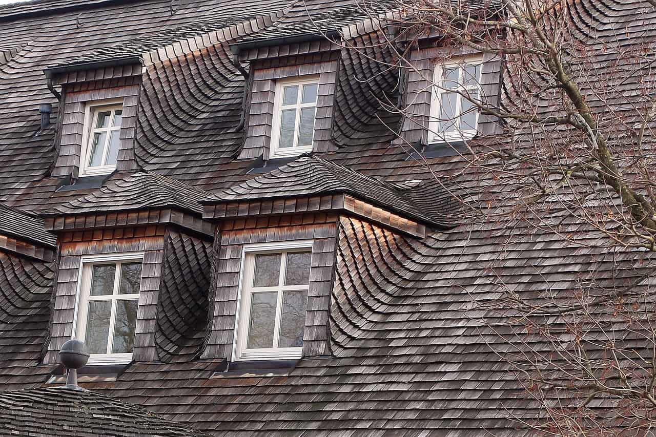 exemple de maison avec toiture en bois