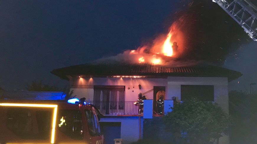 maison touchée par la foudre