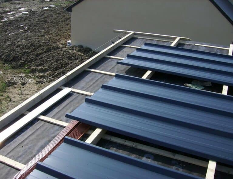 Toiture en tôle prix et avantages (2023) Toiture en tôle prix et avantages (2023)